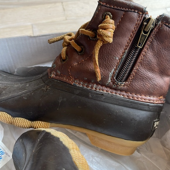 Girl’s SP-Saltwater boot from Sperry size 13 - Picture 6 of 9